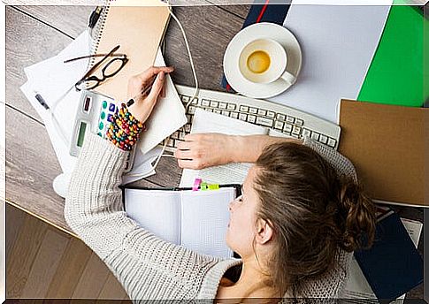 Woman tired of studying for an opposition