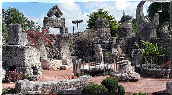 Coral castle depicting monuments inspired by love