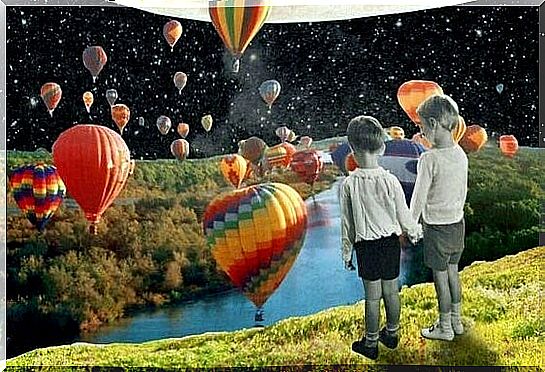 children looking at balloons