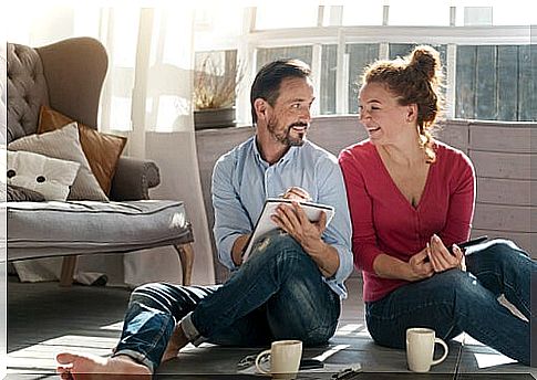 Couple talking in the living room about how simplicity is also an intellectual virtue